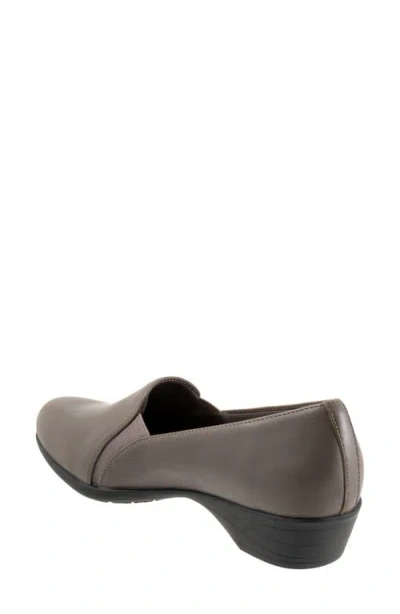 Softwalk ® Reagan Flat In Gray