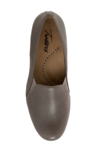 Softwalk ® Reagan Flat In Gray