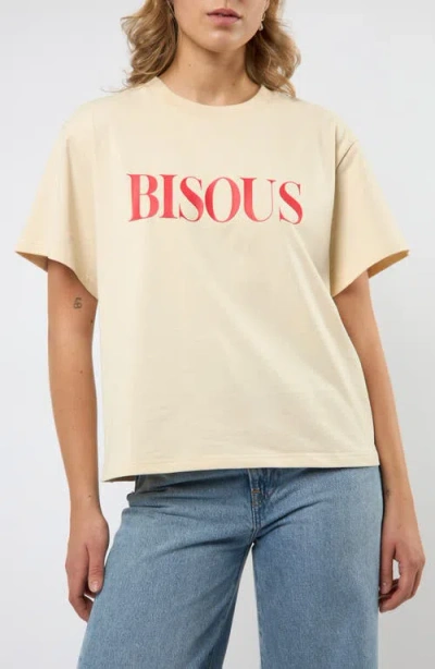 Viens Avec Moi Bisous Boxy Cotton Graphic T-shirt In Neutral
