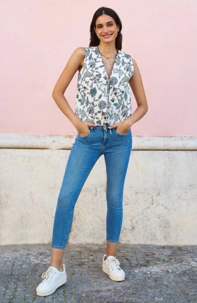 Yumi Floral Reversible Quilted Vest Jacket In Blue