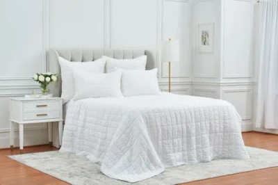 Elisabeth York Odine Dove Queen Bed Quilt In White