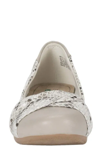 Baretraps Misty Flat In Multi