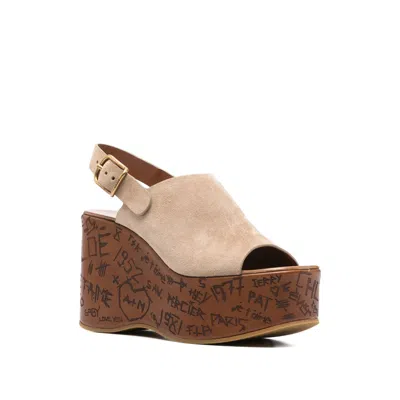 Chloé Desert Sand Platform Sole Graffiti Print Sandals In White