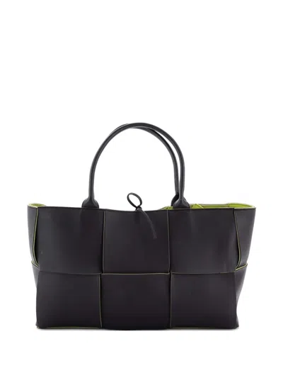 Pre-owned Bottega Veneta Arco Maxi Intrecciato Leather Medium Tote Bag In Black