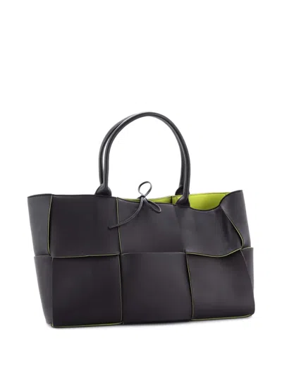Pre-owned Bottega Veneta Arco Maxi Intrecciato Leather Medium Tote Bag In Black