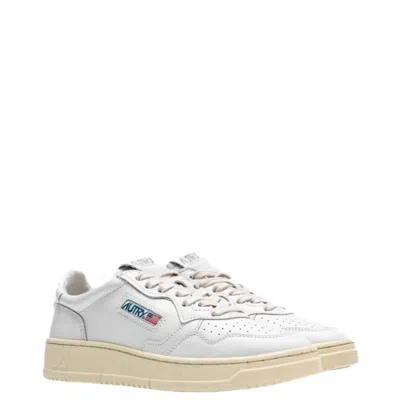 Autry Low Medalist Sneakers In White Leather E Powder E Suede Beige In White