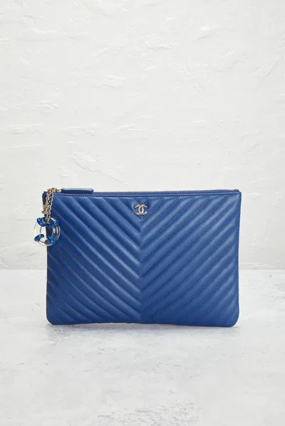Pre-owned Chanel Lambskin O Case Clutch In Blue