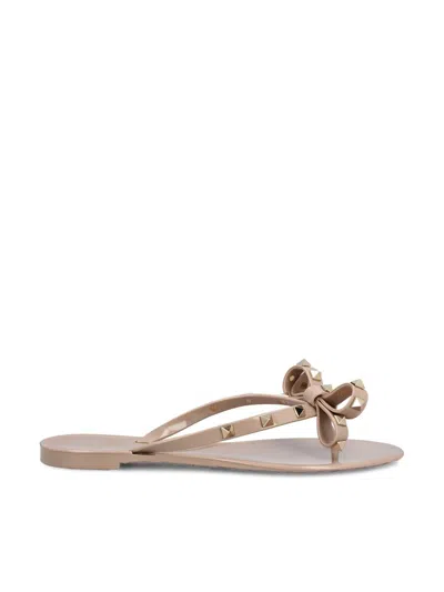 Valentino Powdery Rockstud Low Sandal In Neutral