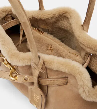 Miu Miu Adventure Shearling-lined Suede Tote Bag In Neutral