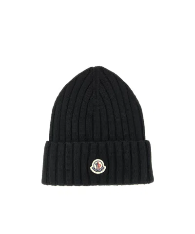 Moncler Logo Patch Ribbed Beanie In Black