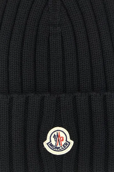 Moncler Logo Patch Ribbed Beanie In Black
