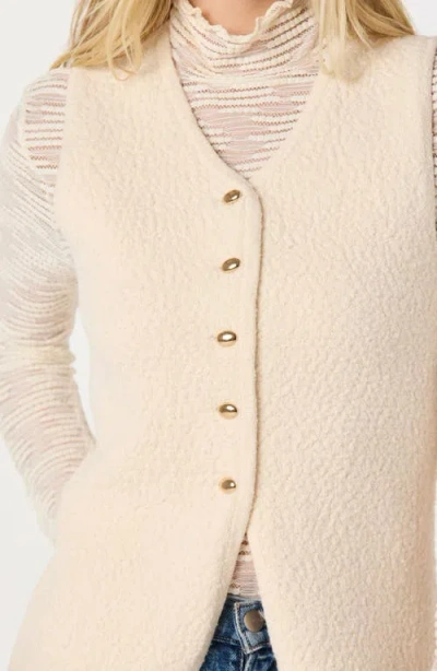 Astr The Label Textured Longline V-neck Vest In White