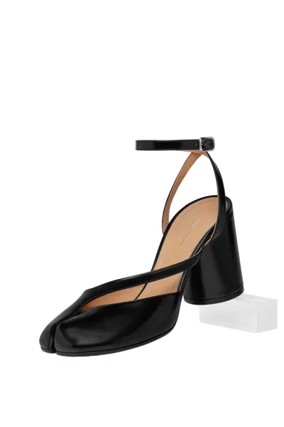 Maison Margiela Tabi Sandals In Brushed Leather In Black