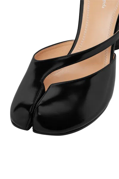 Maison Margiela Tabi Sandals In Brushed Leather In Black