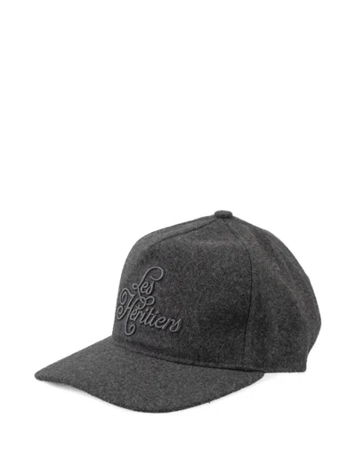 Les Héritiers Signature Wool Cap In Black