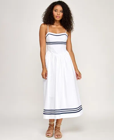 Seni & Cade Juniors' Sweetheart Neck Midi Dress In White