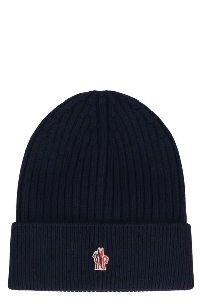 Moncler Grenoble Logo Patch Knitted Beanie In Black