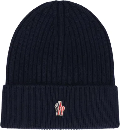 Moncler Grenoble Logo Patch Knitted Beanie In Black