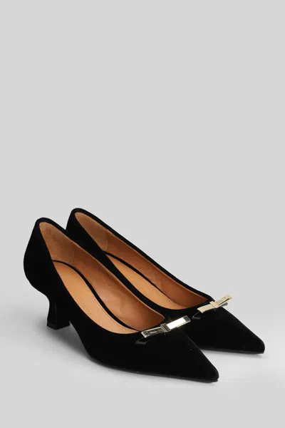 Isabel Ferranti Pumps In Black