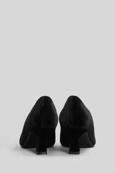 Isabel Ferranti Pumps In Black