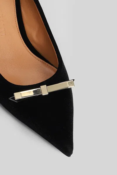 Isabel Ferranti Pumps In Black