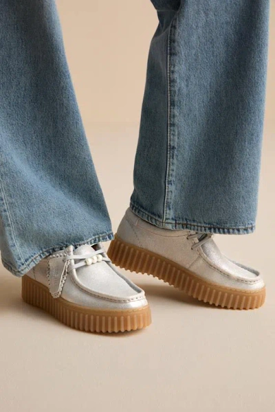 Clarks Torhill Bee Silver Suede Leather Flatform Lace-up Loafers In Gray