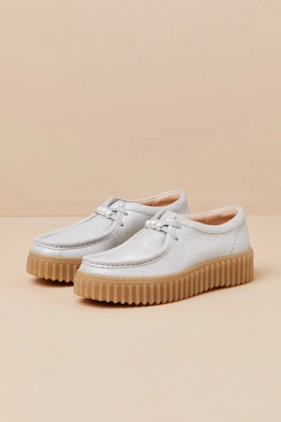 Clarks Torhill Bee Silver Suede Leather Flatform Lace-up Loafers In Gray