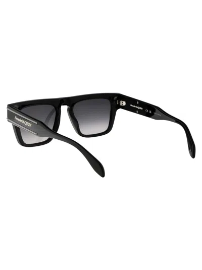 Alexander Mcqueen Eyewear Square Frame Sunglasses In Black