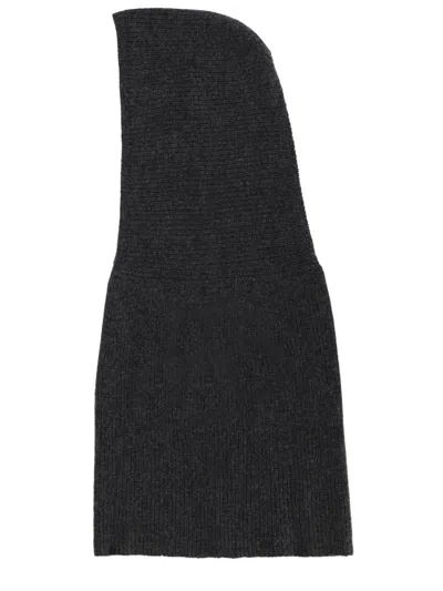 Alysi Lightweight Seamless Ribbed Stretch Fit Hat In Black