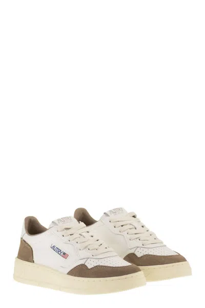 Autry Medalist Low Leather Sneakers In White And Antil Suede In Brown