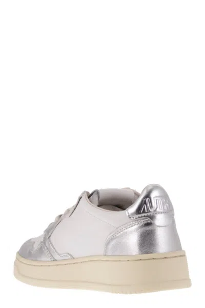 Autry Medalist Low Two-tone Sneakers In White And Metallic Silver Leather In Silver