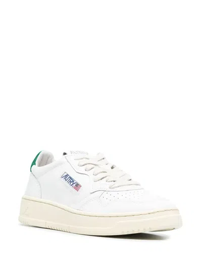 Autry Medalist Low Sneakers In White And Green Leather In Neutral