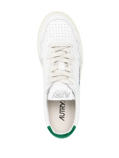 Autry Medalist Low Sneakers In White And Green Leather In Neutral
