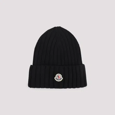 Moncler Logo Patch Ribbed Beanie In Black
