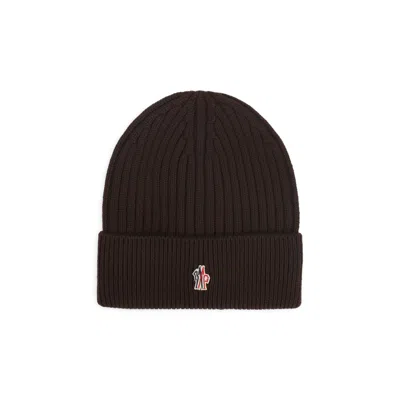 Moncler L Beanie Hat With Logo Patch In Brown