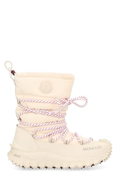 Moncler High Snow Boots Featuring Textured Outsole In Neutral