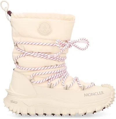 Moncler High Snow Boots Featuring Textured Outsole In Neutral