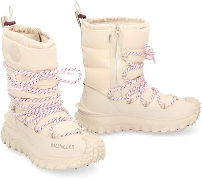Moncler High Snow Boots Featuring Textured Outsole In Neutral
