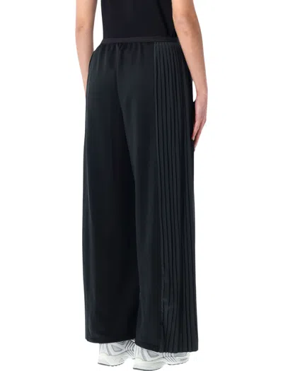 Nike Flowing Pleated Wide-leg Pants In Black