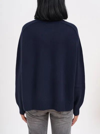 Soft Goat Crew Neck Cashmere Sweater In Blue