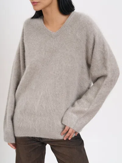Soft Goat V-neck Cashmere Sweater In Gray