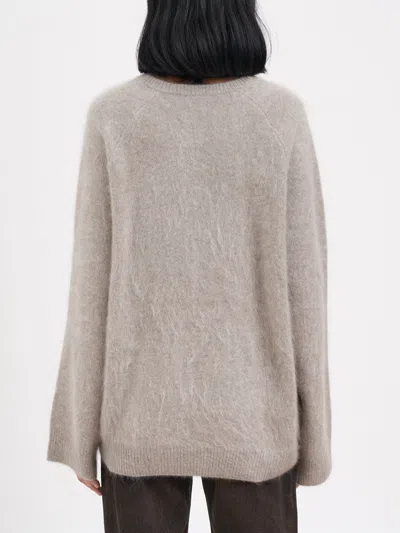 Soft Goat V-neck Cashmere Sweater In Gray