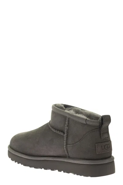 Ugg Classic Ultra Mini - Sheepskin Boot In Gray