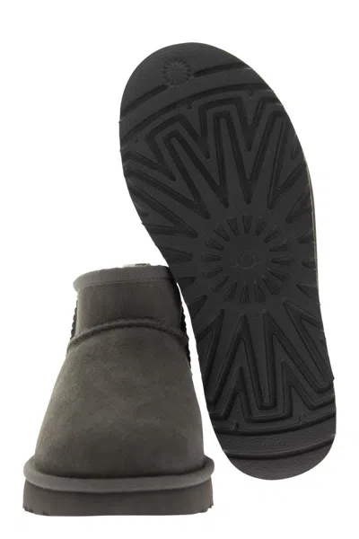 Ugg Classic Ultra Mini - Sheepskin Boot In Gray