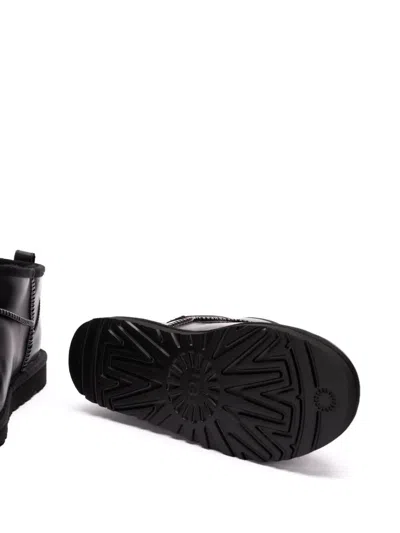 Ugg Man "classic Ultra Mini Leather Regen" In Black