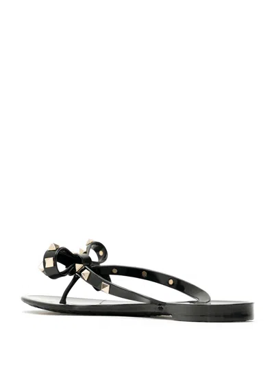 Valentino Garavani The Rockstud Rubber Flip Flops In Black
