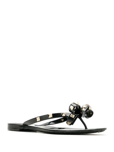 Valentino Garavani The Rockstud Rubber Flip Flops In Black
