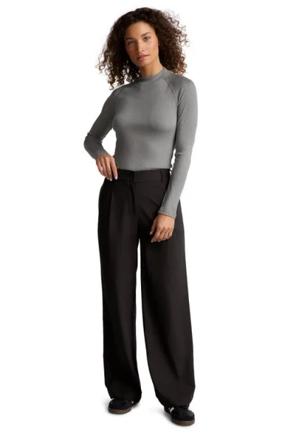 Beyond Yoga Contours Mock Neck Top In Gray