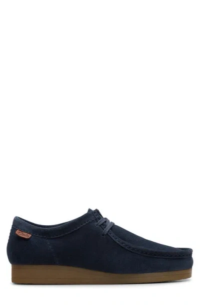 Clarks ® Wallaston Low Chukka Boot In Blue