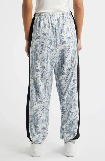 Boys Lie Snowed In Multi